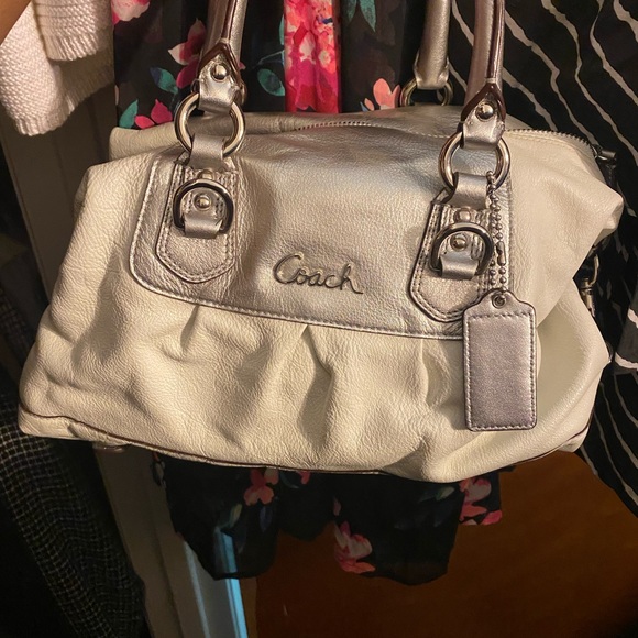 Leather Coach White / Silver Hand Bag